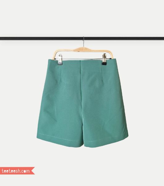 تصویر  شلوارک سبز روشن 