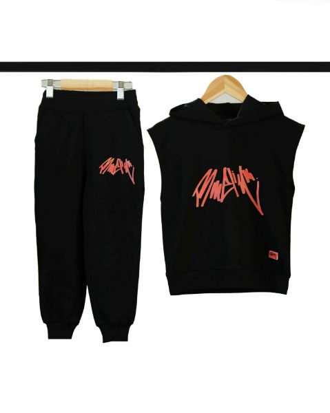 تصویر  ست جلیقه کلاهدار و شلوار مشکی طرح گرافیتی